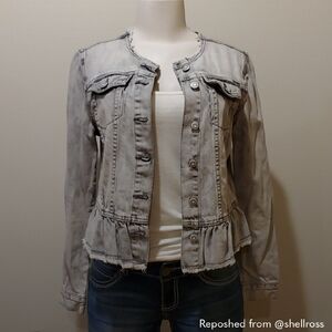 Women’s Light Gray Frayed Hem Denim Jacket